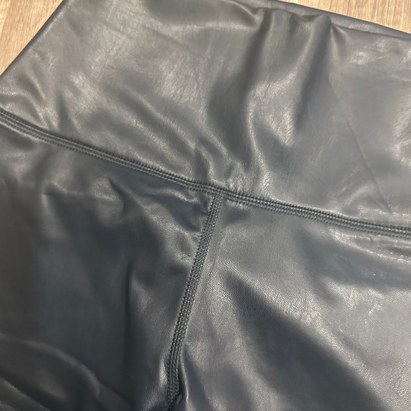 New with tags 
90 degree by reflex arctic navy leggings- medium - Picture 3 of 6